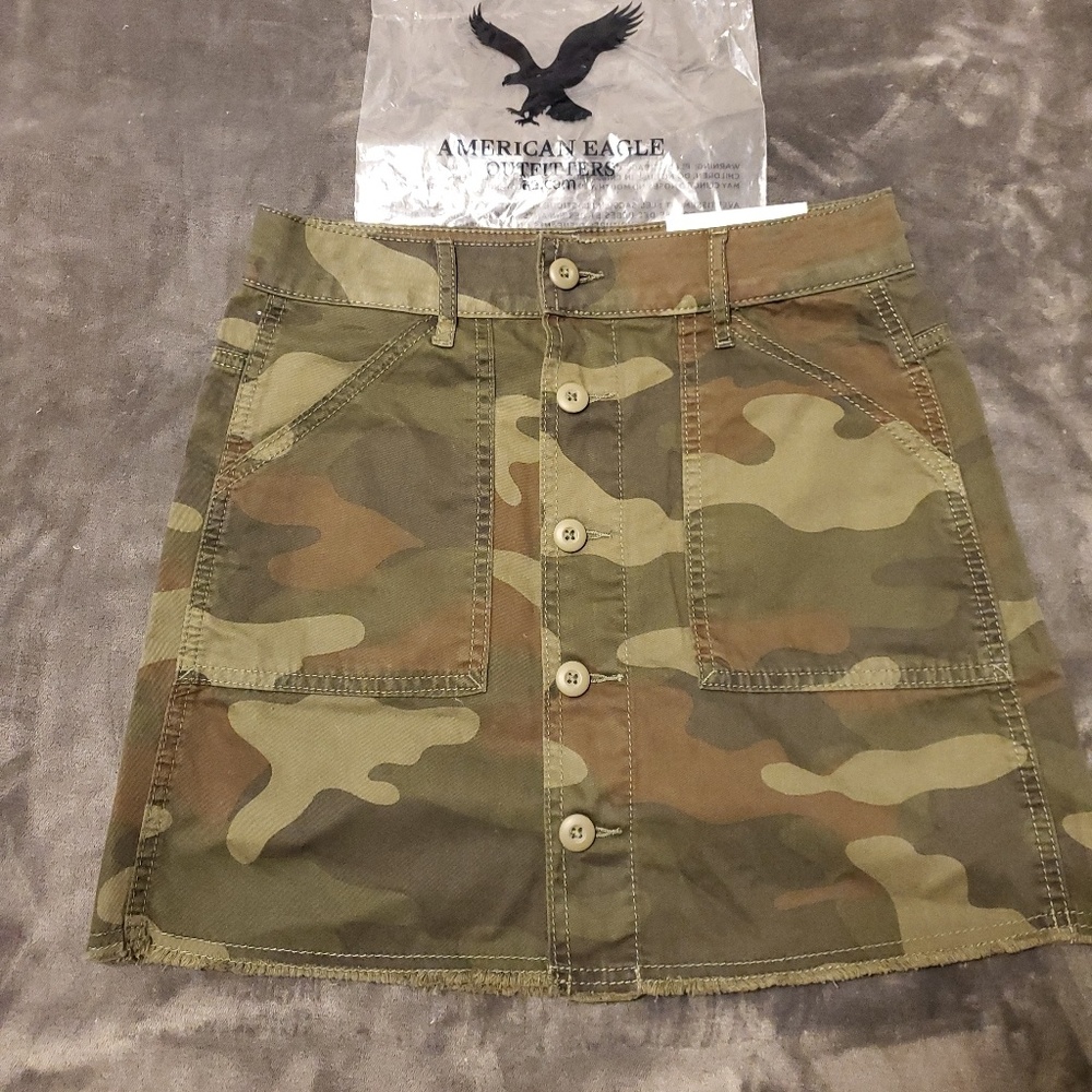 *BNWT* AEO Camouflage Highrise A-Line Skirt